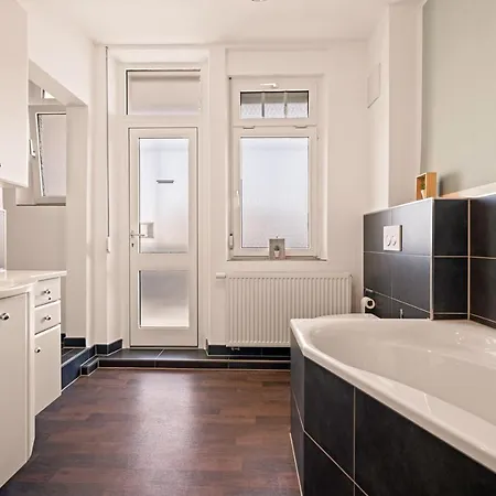 Wohnen Im Alten Bahnhof Inkl Balkon - 5 Min Zum Ravensburger Spieleland Meckenbeuren Exterior photo